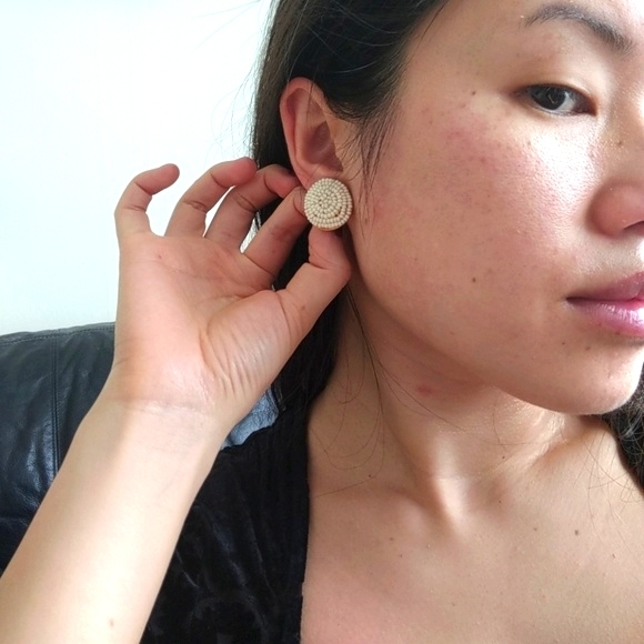 Beautiful Beaded Pearl Style/Gold Earrings Hawaii - Picture 3 of 3